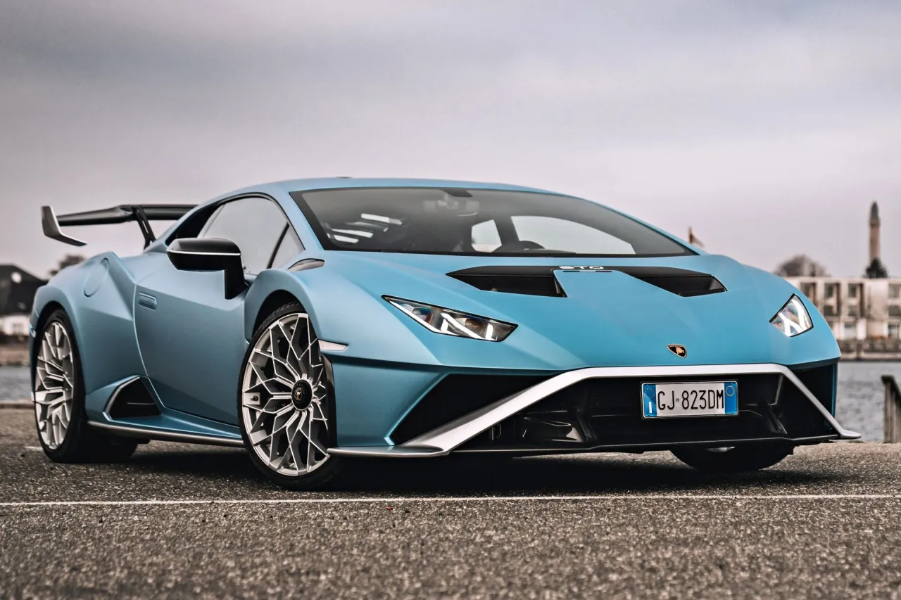Zdjęcie Lamborghini Huracan ile ma koni? Odkryj moc i osiągi modeli