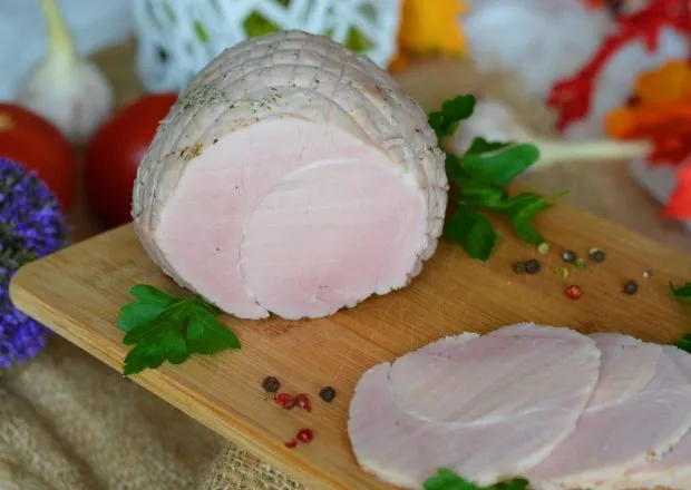 Zdjęcie Zdrowa szynka drobiowa z szynkowara bez peklosoli - prosty przepis