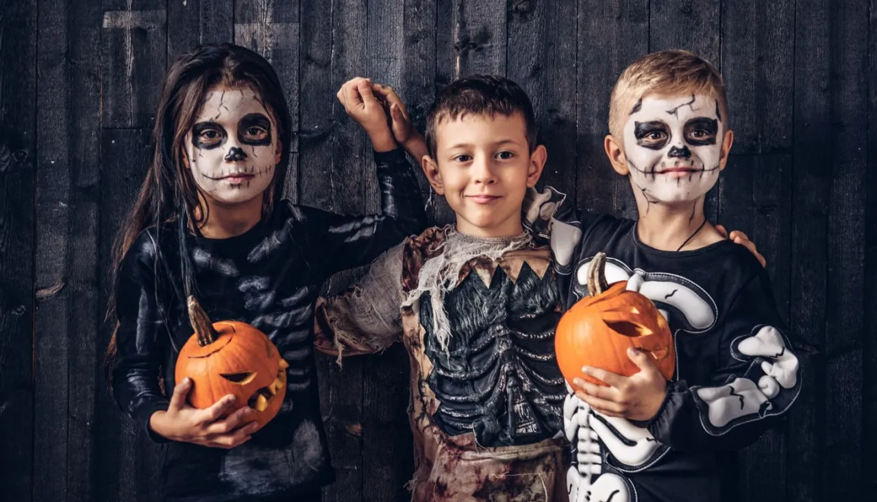 Zdjęcie W co się ubrać na Halloween? Najlepsze pomysły na kostiumy dla dzieci i dorosłych