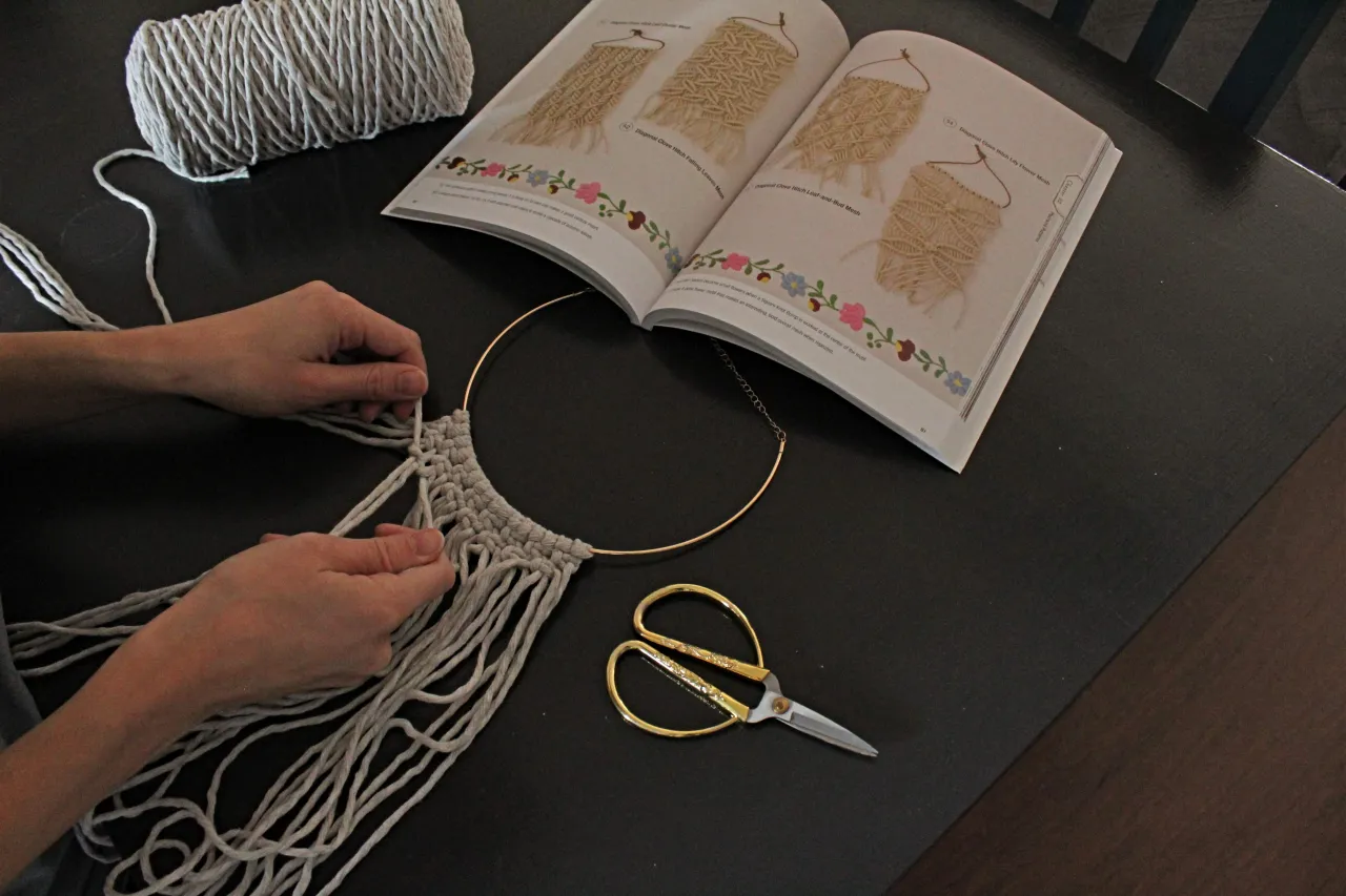 Zdjęcie Jak zrobić naszyjnik ze sznurka - proste kroki, które musisz znać