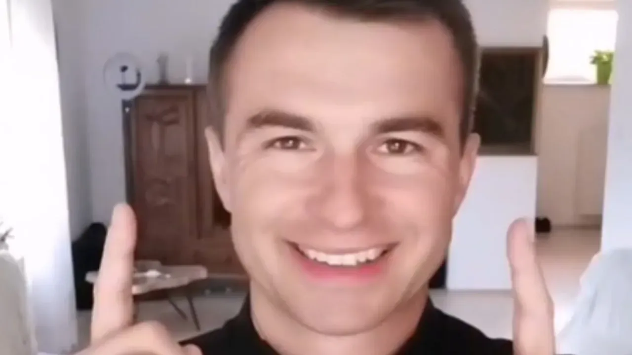 Zdjęcie Czy słuchanie piosenek z przekleństwami to grzech czy tylko kontrowersja?