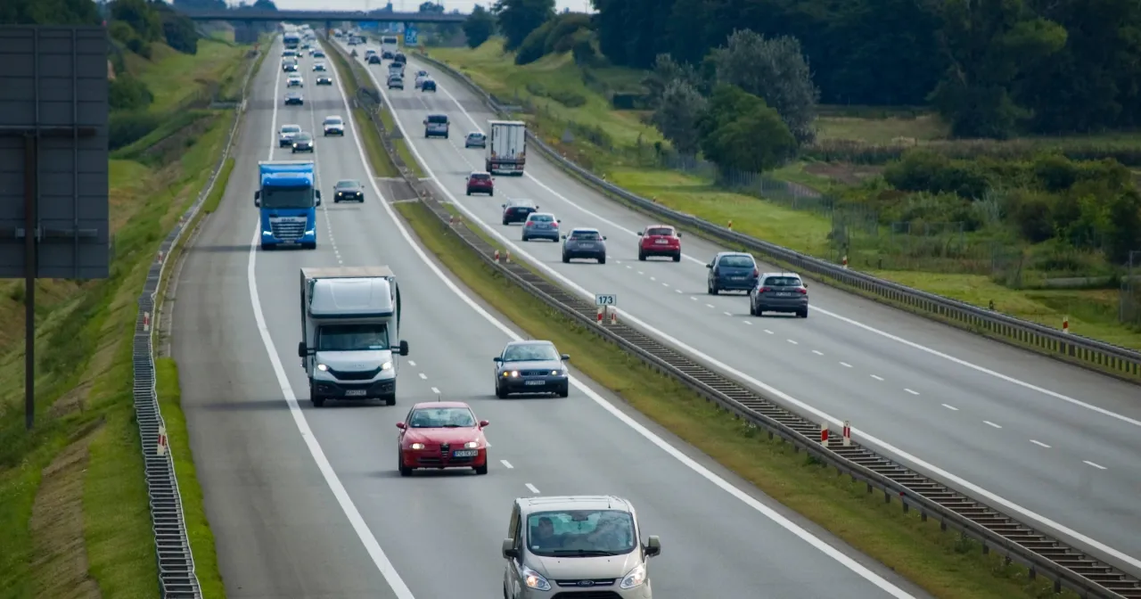 Zdjęcie Minimalna prędkość na autostradzie w Polsce - uniknij mandatu