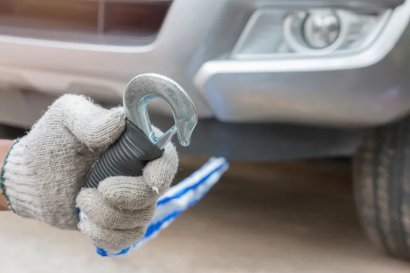 Zdjęcie Jak poprawnie holować auto, aby uniknąć uszkodzeń i problemów