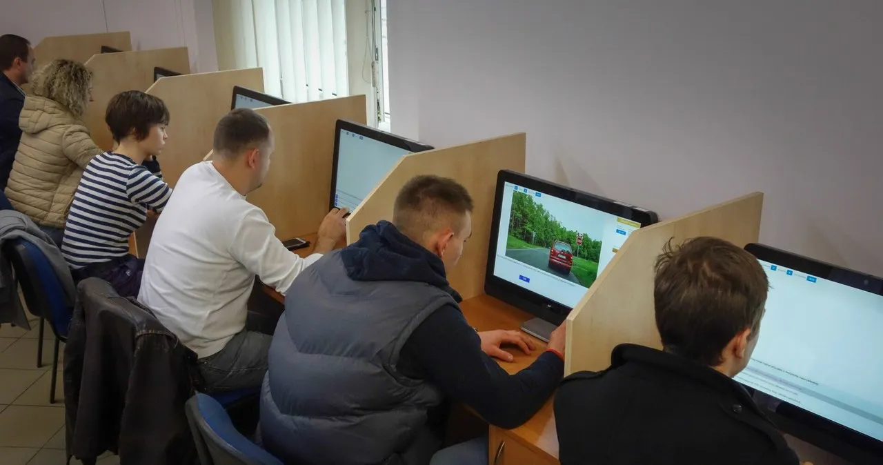 Zdjęcie Ile trwa egzamin teoretyczny na prawo jazdy - kompletny czas każdego etapu