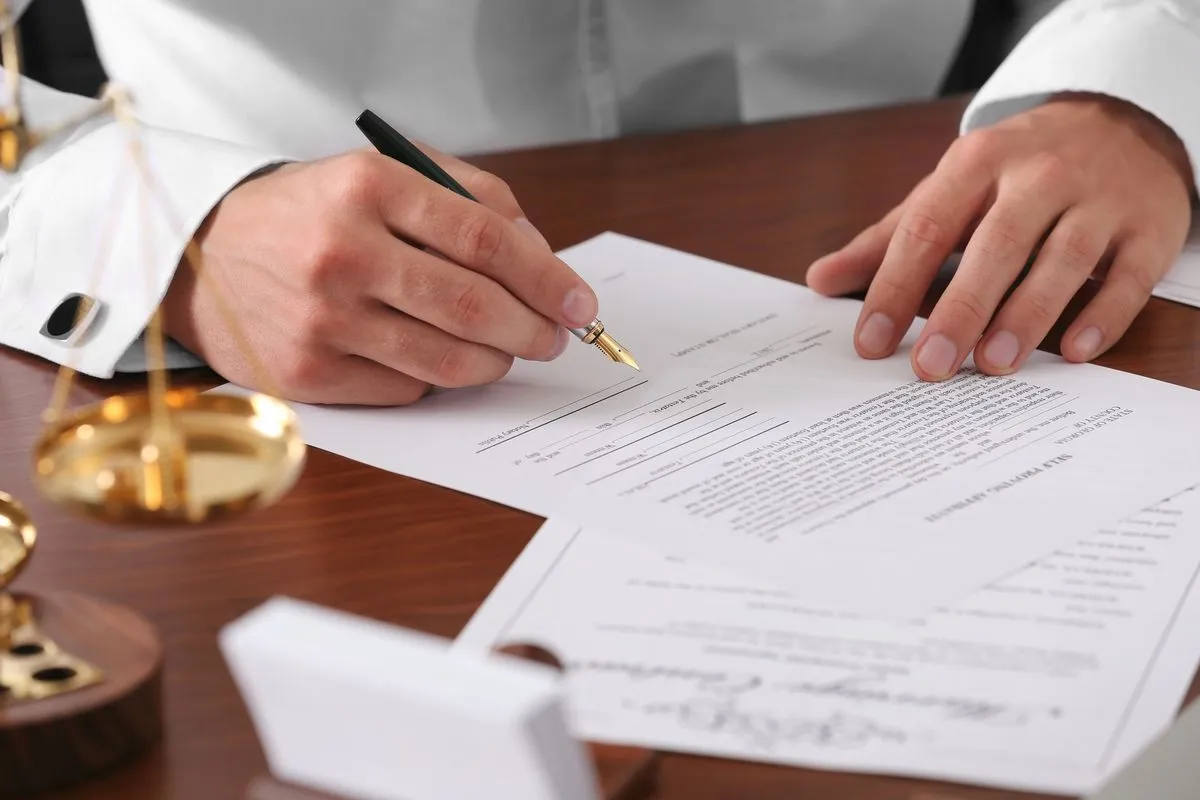 Zdjęcie Czy notariusz sprawdza księgę wieczystą? Kluczowe informacje i ryzyka