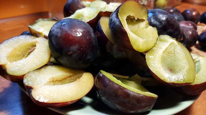 Zdjęcie Nalewka ze śliwek na co pomaga: odkryj jej zdrowotne właściwości