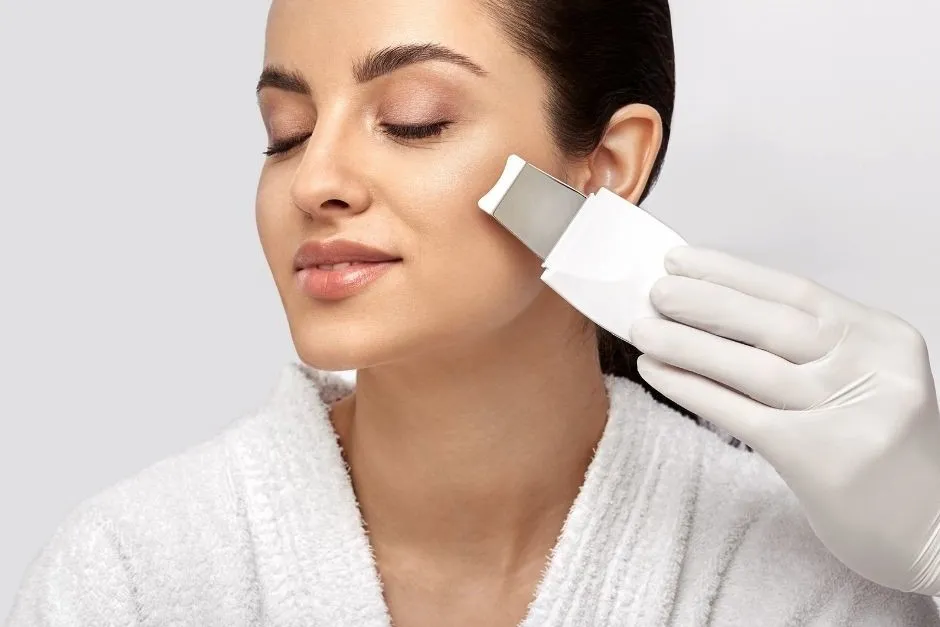Zdjęcie Jak często wykonywać peeling kawitacyjny, aby uniknąć podrażnień?