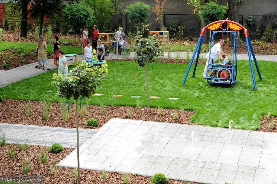 Zdjęcie Ogrody sensoryczne dla dzieci: magiczny świat rozwoju zmysłów i zabawy