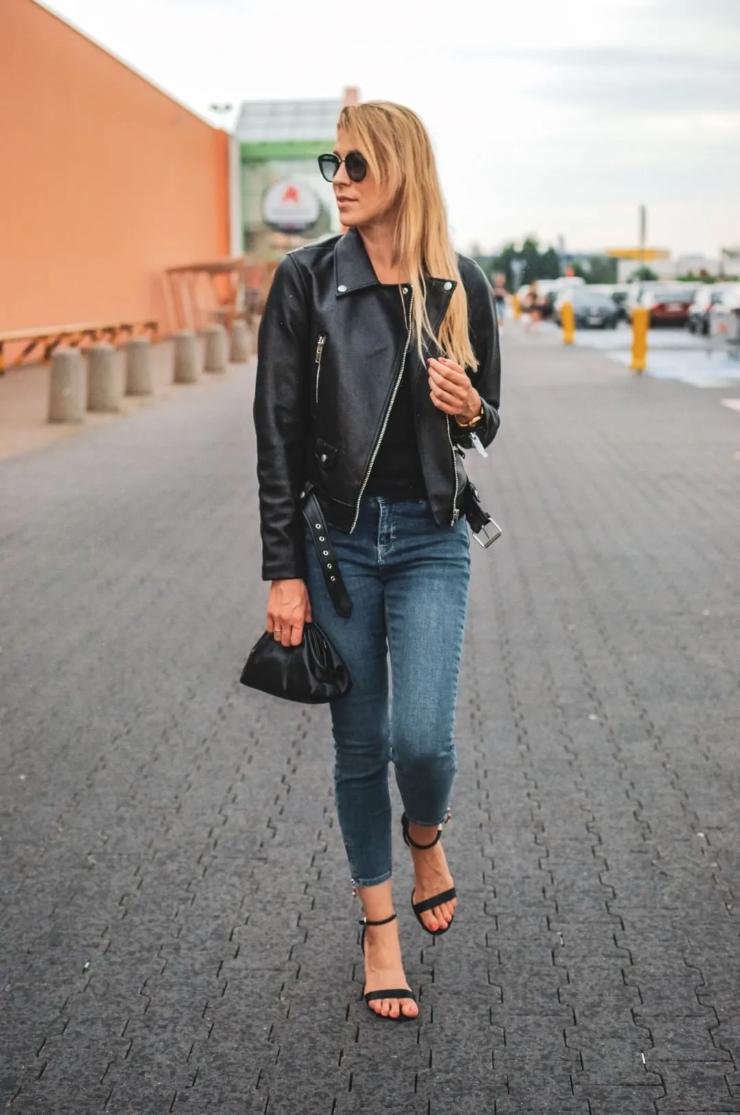 Zdjęcie Co ubrać do jasnych jeansów, aby wyglądać stylowo i modnie?