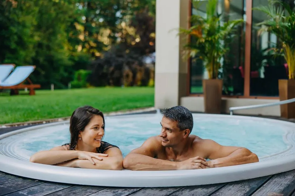 Zdjęcie Najlepsze baseny spa i jacuzzi: wybierz idealny model dla siebie