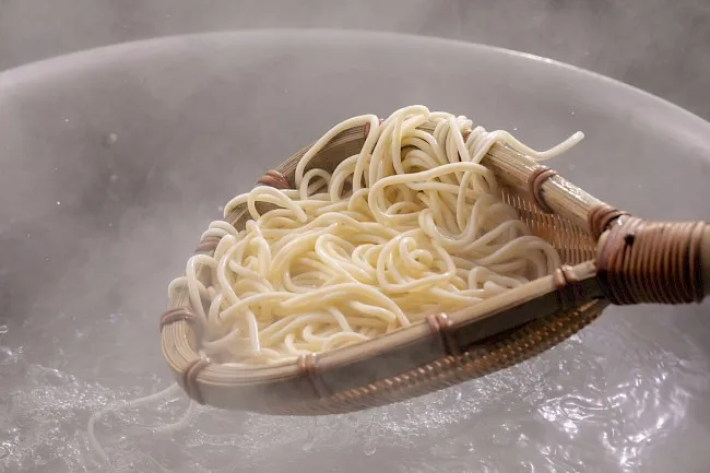 Zdjęcie Kalorie w makaronie spaghetti: ile naprawdę mają surowe i gotowane?