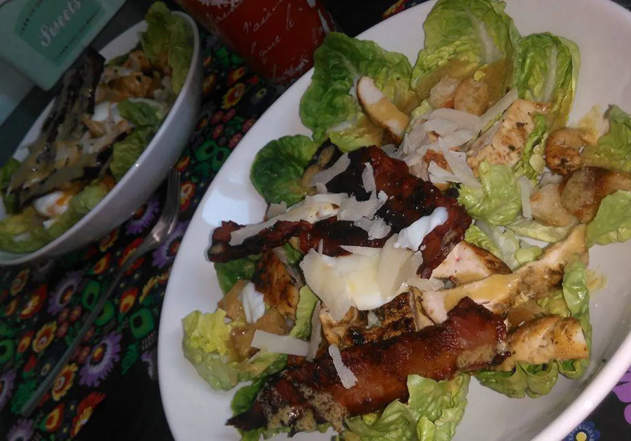 Zdjęcie Jak zrobić sos do sałatki cezar - proste przepisy i smaczne warianty