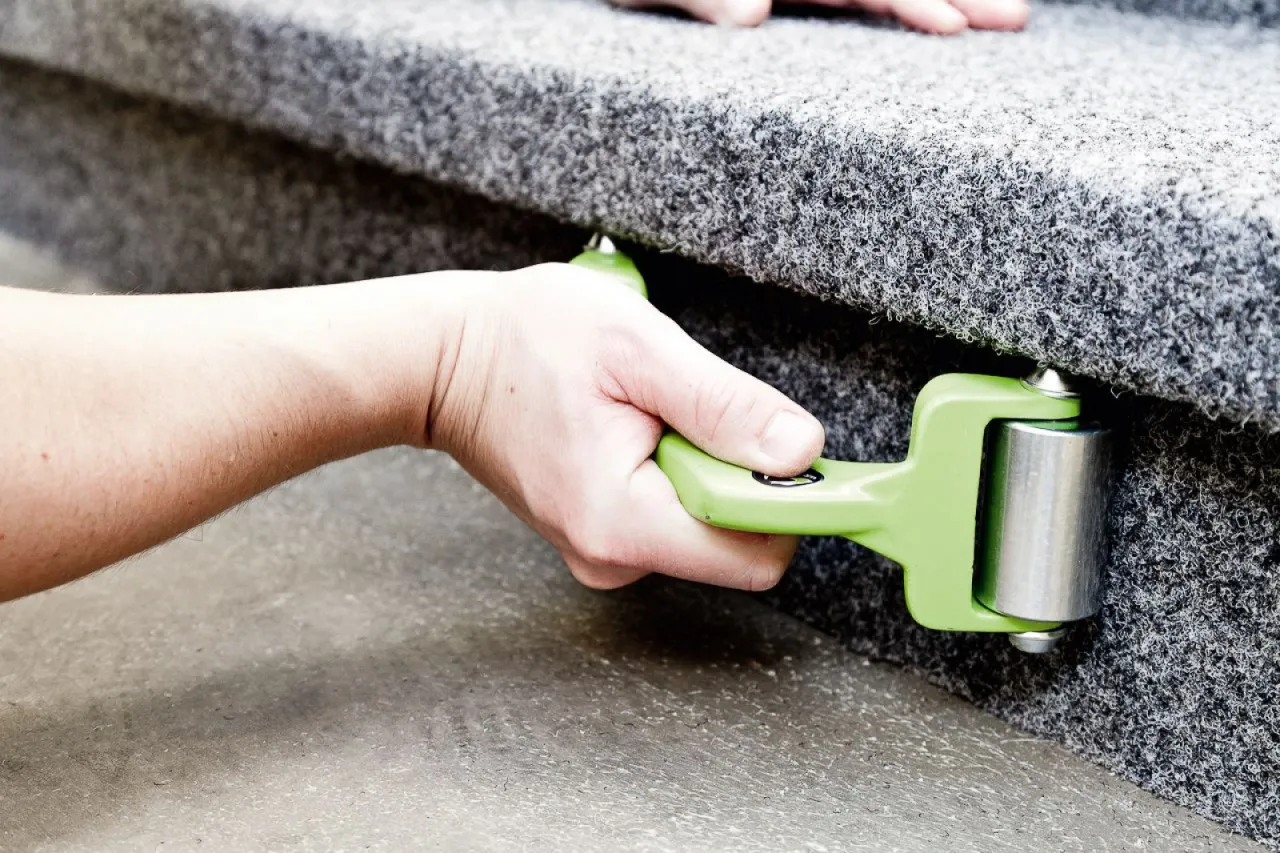 Zdjęcie Czym ciąć wykładzinę dywanową: 7 skutecznych technik i narzędzi