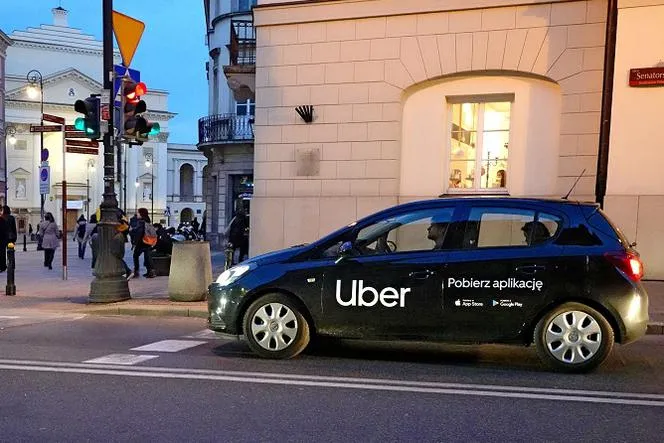 Zdjęcie Co to jest Uber taxi i jak różni się od tradycyjnych taksówek?