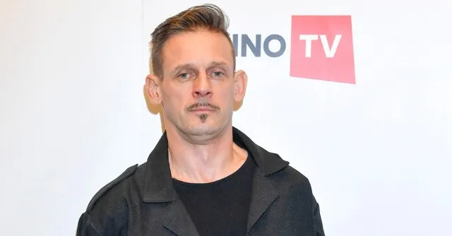 Zdjęcie Michał Wójcik w kabarecie Ani Mru-Mru: jego nieznane osiągnięcia