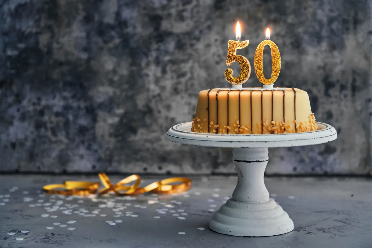 Zdjęcie Jak udekorować tort na 50 rocznicę ślubu, by zachwycić gości