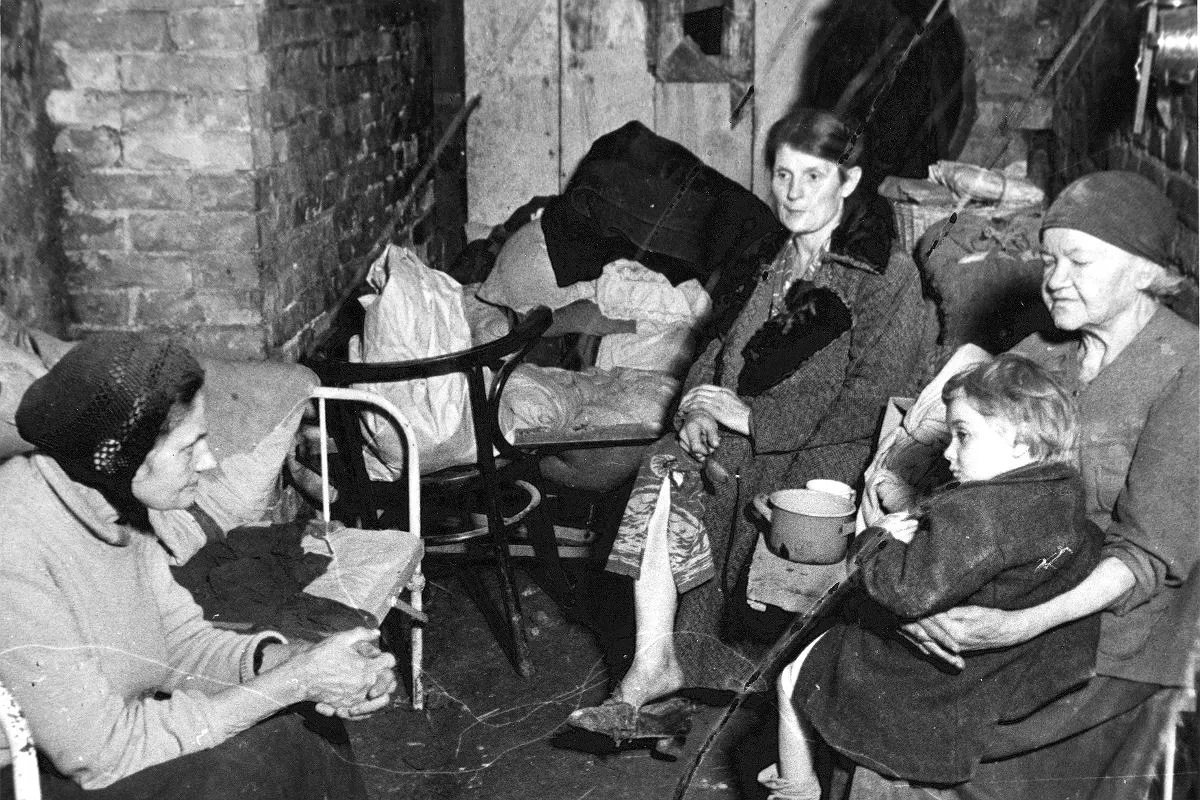 Zdjęcie Ile osób zginęło w Powstaniu Warszawskim? Tragiczne straty cywilów i powstańców