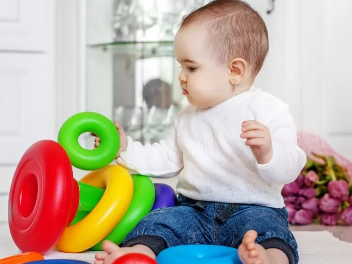 Zdjęcie Co kupić 6 miesięcznemu dziecku: 10 najlepszych zabawek rozwojowych