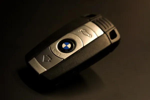 Zdjęcie Jak naładować kluczyk BMW E90 i uniknąć problemów z baterią