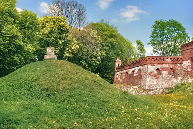 Zdjęcie Zamek w Pilicy: Fascynująca historia i tajemnice do odkrycia