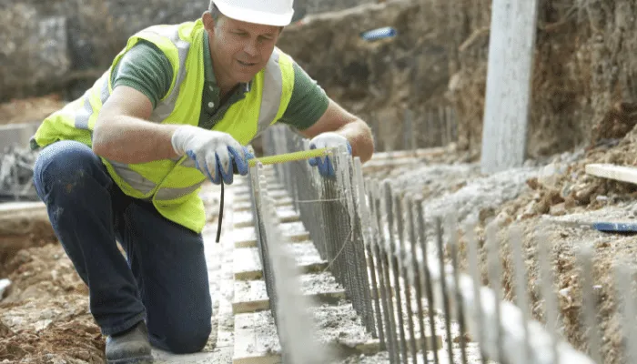 Zdjęcie Jaki cement do słupków ogrodzeniowych - wybierz najlepszy materiał dla trwałości