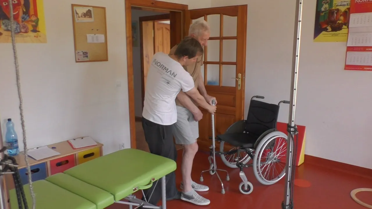 Zdjęcie Ile trwa rehabilitacja po udarze w szpitalu? Poznaj kluczowe informacje