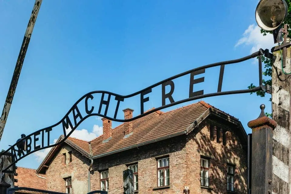Zdjęcie Jak zarezerwować bilet do Auschwitz i uniknąć najczęstszych błędów