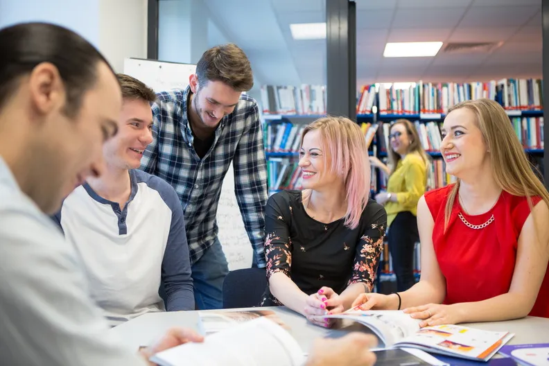 Zdjęcie Co robić po studiach z marketingu? Najlepsze ścieżki kariery