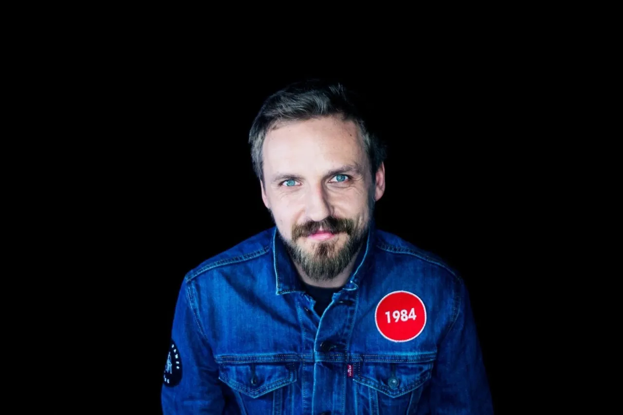 Zdjęcie Paweł Domagała: Kto śpiewa "Weź nie pytaj"? Historia hitu