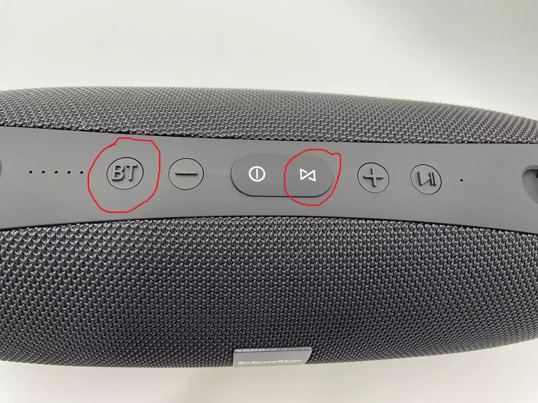 Zdjęcie Jak podłączyć JBL do komputera? Bluetooth, AUX, USB Poradnik