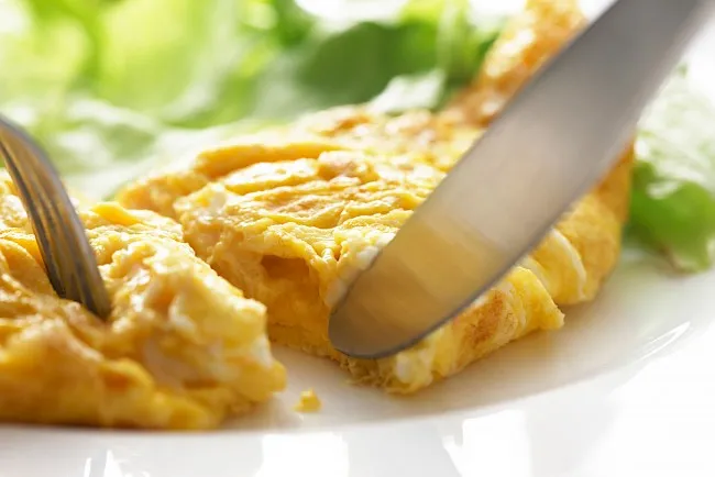 Zdjęcie Ile kalorii ma omlet z 3 jaj - poznaj dokładną wartość odżywczą potrawy