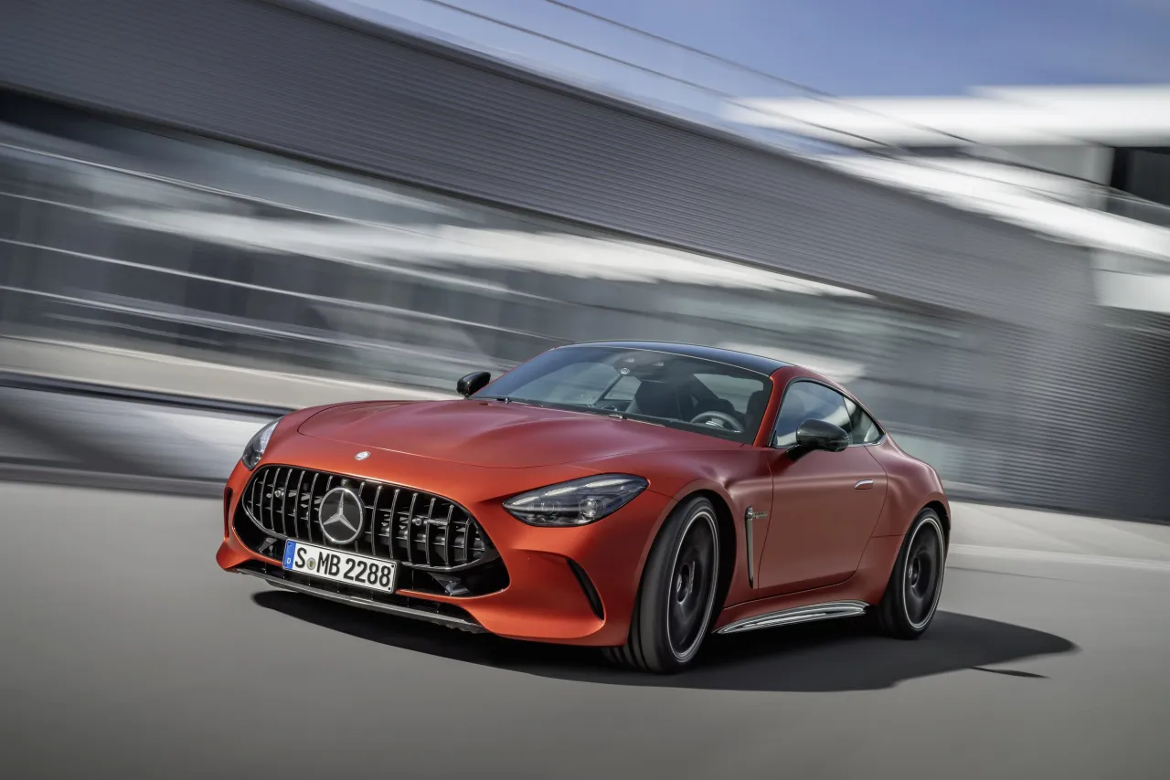 Zdjęcie Mercedes AMG GT S Coupe - niezwykłe osiągi i elegancja w jednym