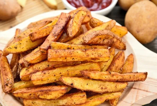 Zdjęcie Ile piec mrożone frytki w piekarniku, aby były idealnie chrupiące?