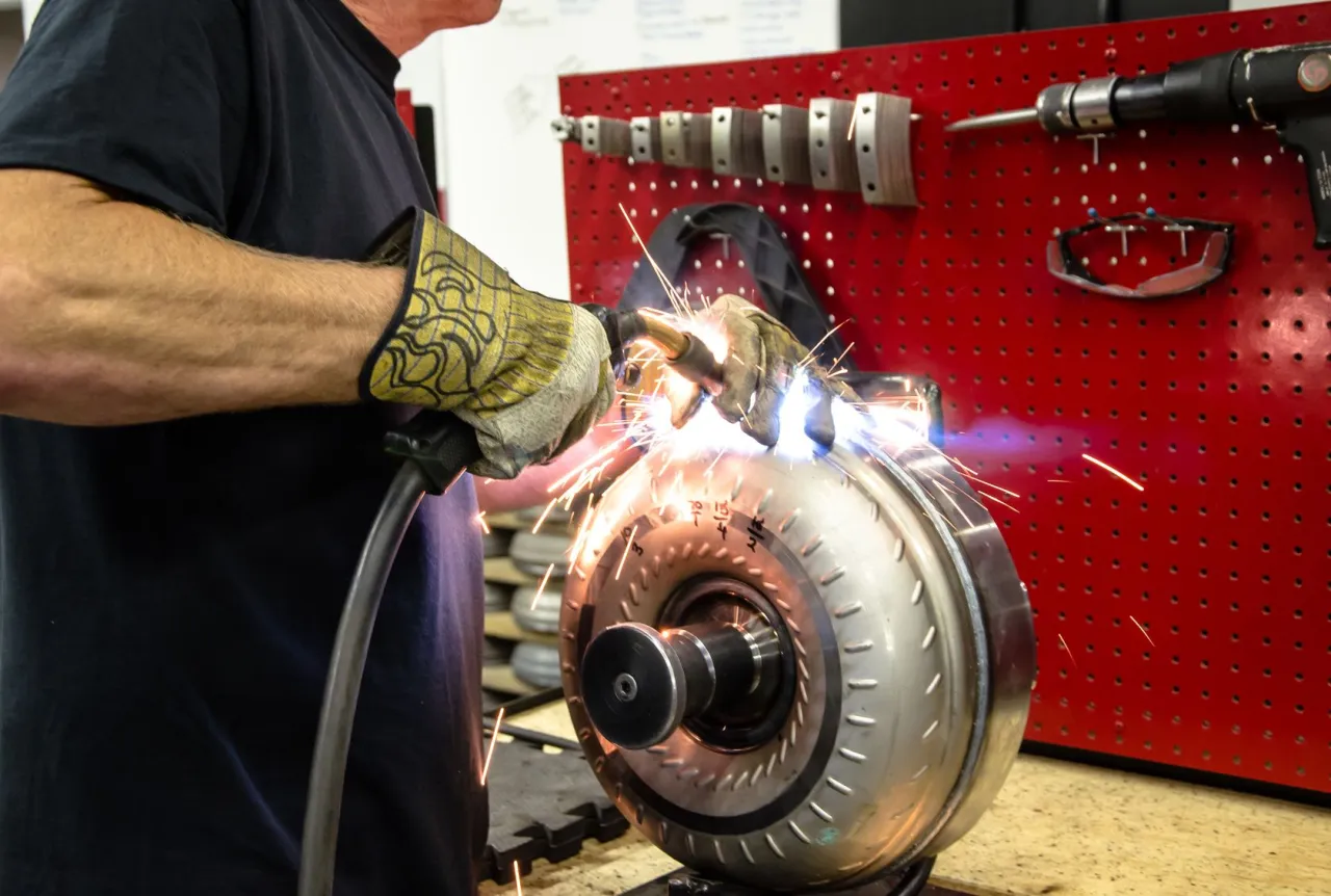 Zdjęcie Objawy uszkodzonego sprzęgła hydrokinetycznego, które mogą zrujnować Twój samochód