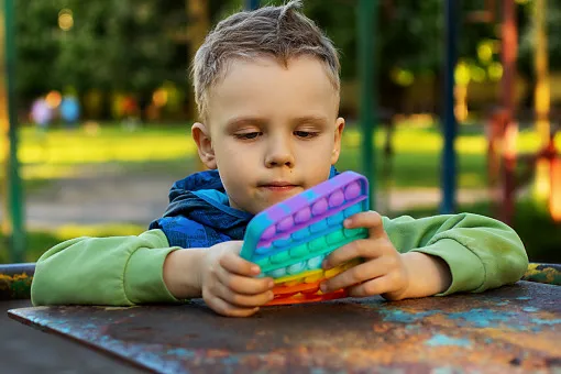 Zdjęcie Czy autyzm to upośledzenie? Prawda o różnicach i mitach