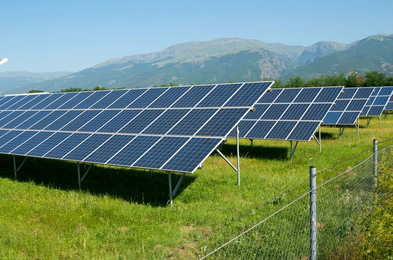 Zdjęcie Używane panele fotowoltaiczne - gdzie kupić opłacalnie instalację PV z drugiej ręki?
