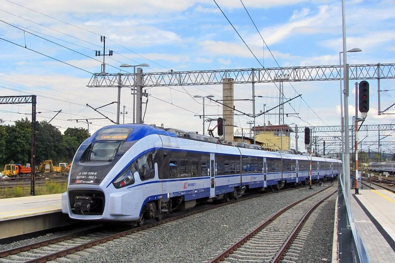 Zdjęcie Jak dojechać z Łodzi do Ustki? Sprawdź najlepsze opcje podróży