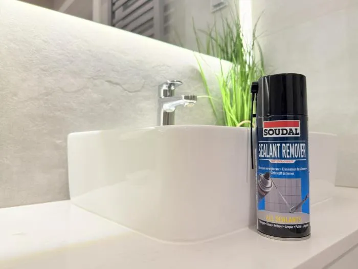 Zdjęcie Skuteczne sposoby na to, czym rozpuścić silikon sanitarny w domu