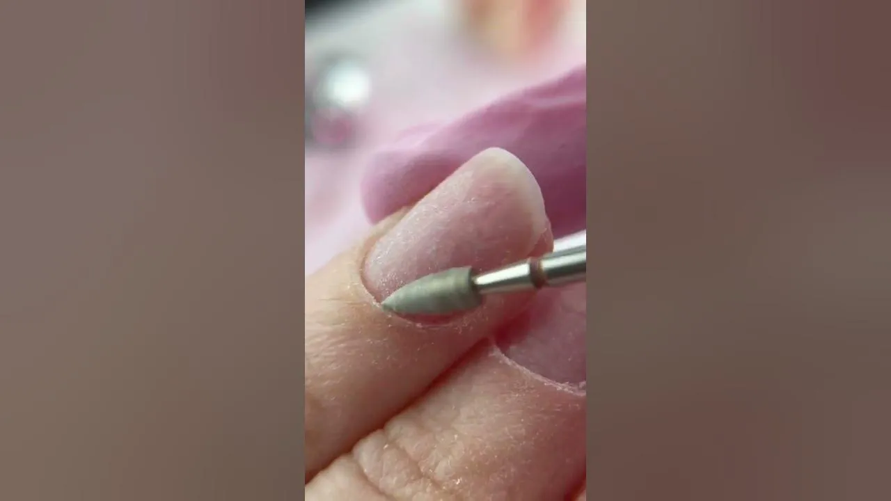 Zdjęcie Jak przygotować skórki do manicure, aby uniknąć pęknięć i uszkodzeń