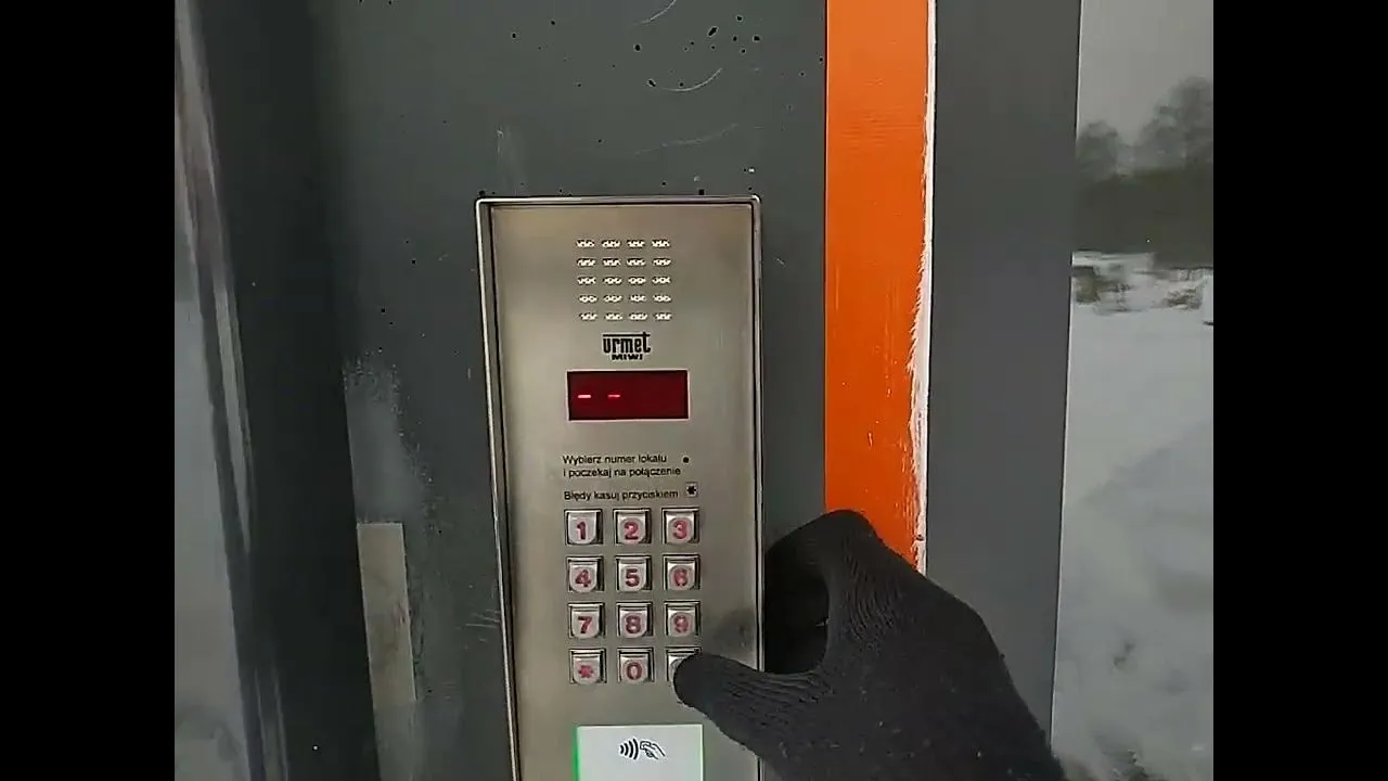 Zdjęcie Jak zmienić kod w domofonie ACO: Prosta instrukcja krok po kroku