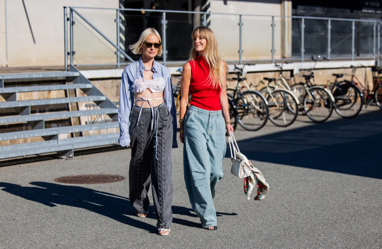 Zdjęcie Jaką bluzkę do jeansów wybrać, aby wyglądać stylowo i modnie?