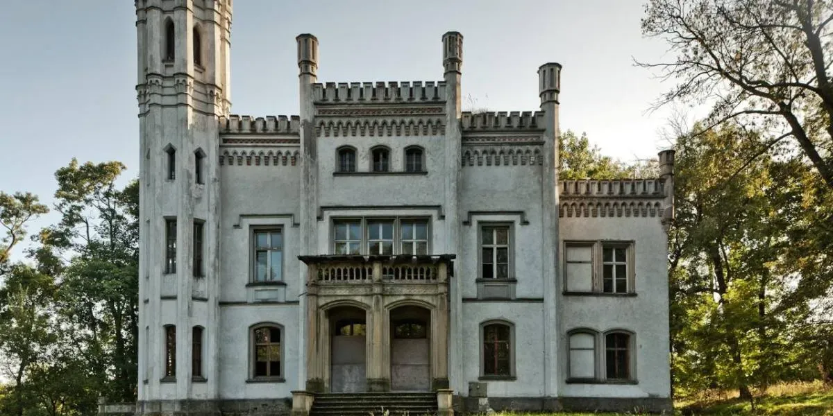 Zdjęcie Pałac w Piekarach: Tajemnice historii i aktualny stan zabytku