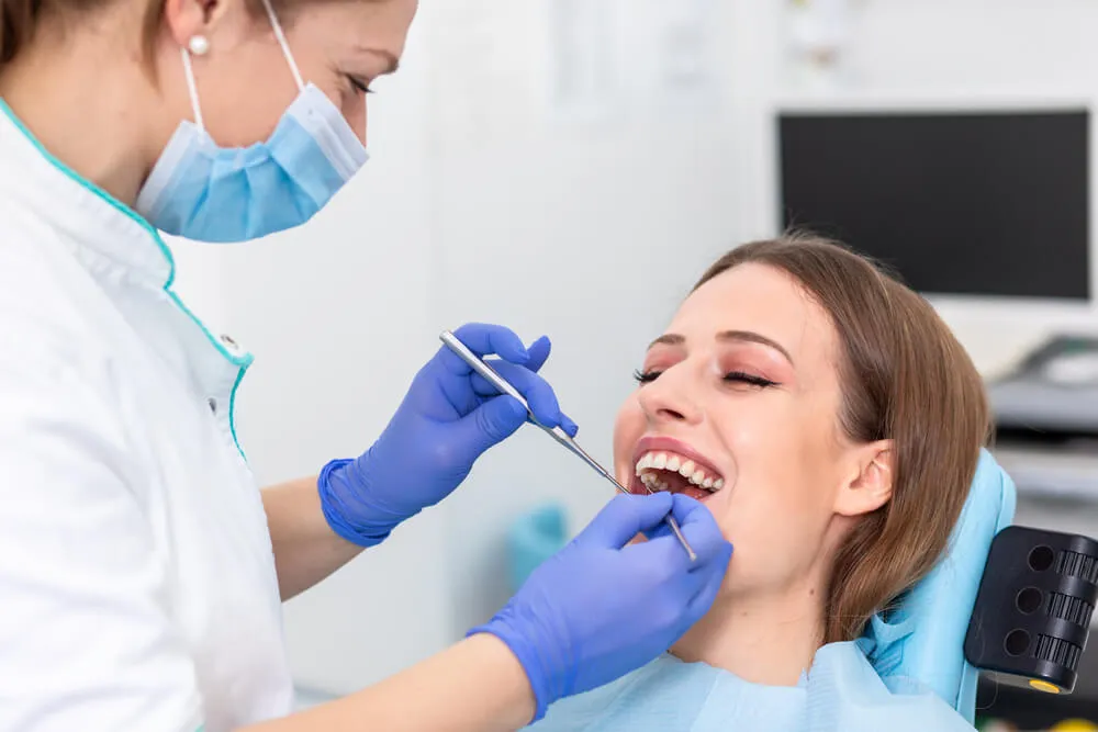 Zdjęcie Jak pozbyć się odruchu wymiotnego u dentysty i czuć się komfortowo