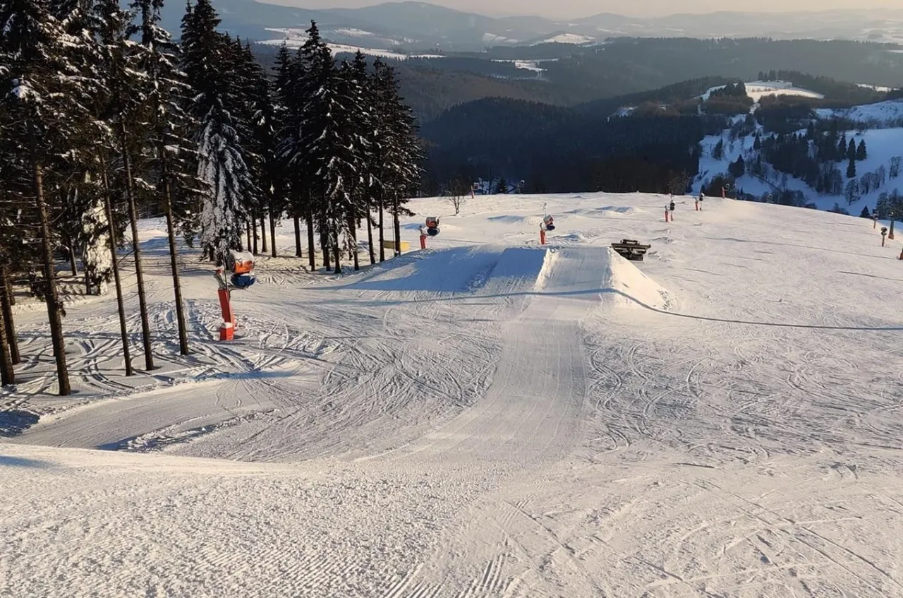 Zdjęcie Paprsek snowpark: Najlepsze atrakcje dla narciarzy i snowboardzistów