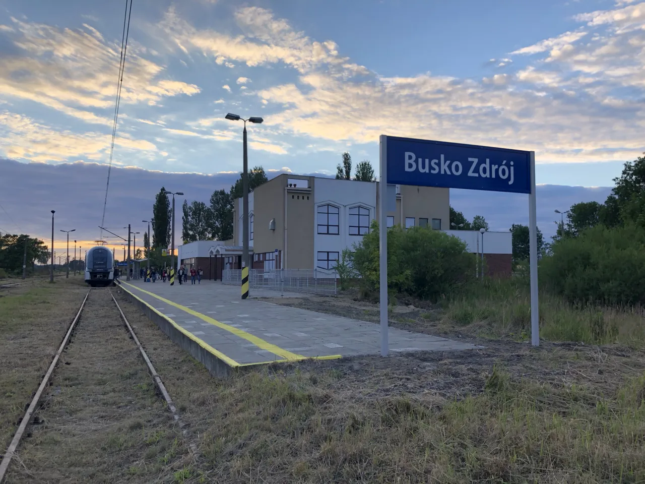 Zdjęcie Jak dojechać pociągiem do Buska-Zdroju - sprawdź rozkłady i ceny biletów