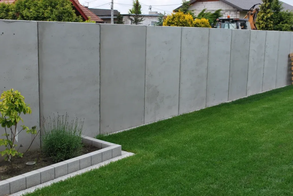 Zdjęcie Płot do 2,2m bez zgłoszenia? Sprawdź przepisy i uniknij kary