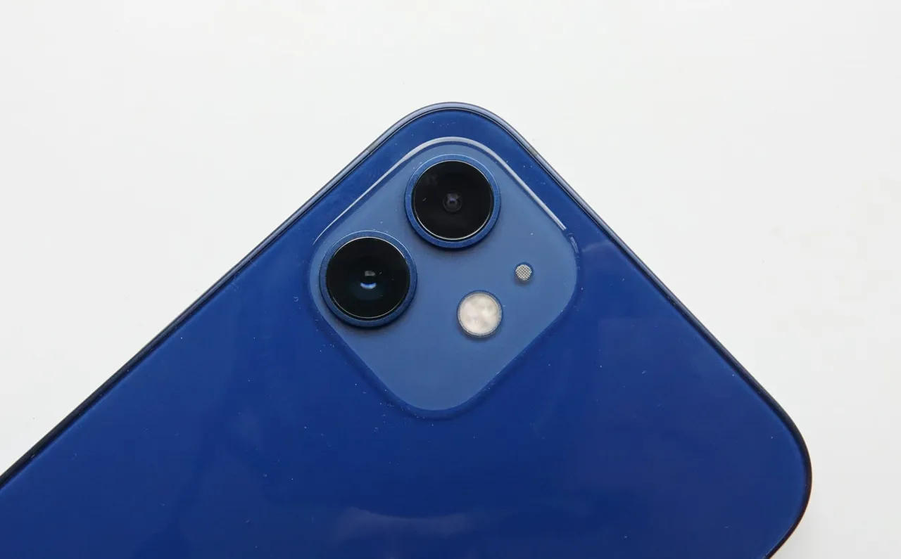 Zdjęcie IPhone 12 aparat: ile pikseli ma i jak wypada w porównaniu z innymi modelami?