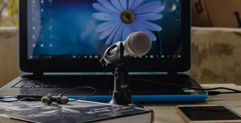 Zdjęcie Jak podłączyć mikrofon karaoke do kina domowego: prosty poradnik dla każdego