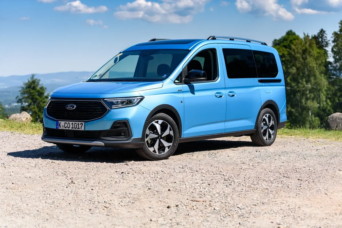 Zdjęcie Ford Transit Connect jaki silnik wybrać? Porównanie opcji silnikowych
