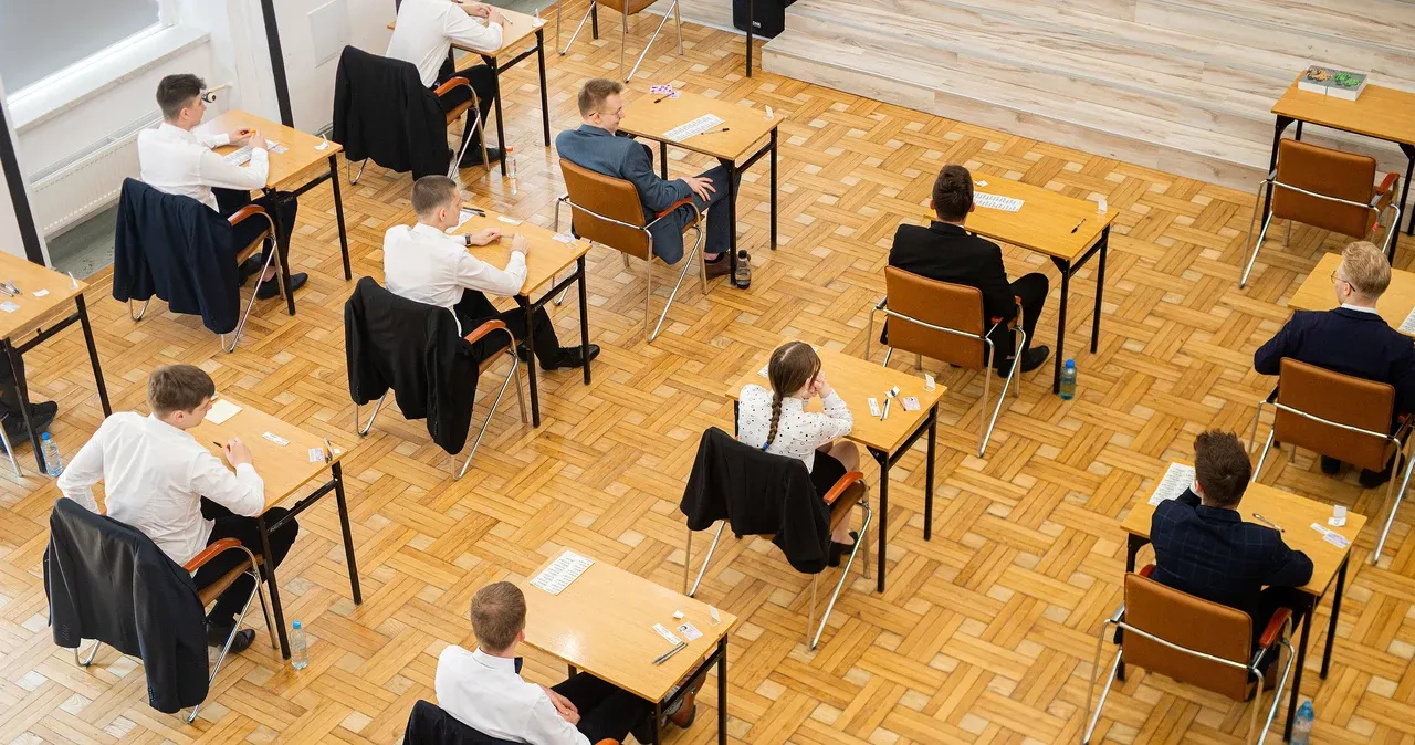 Zdjęcie Ile jest czasu na maturze z matematyki? Odkryj, co musisz wiedzieć